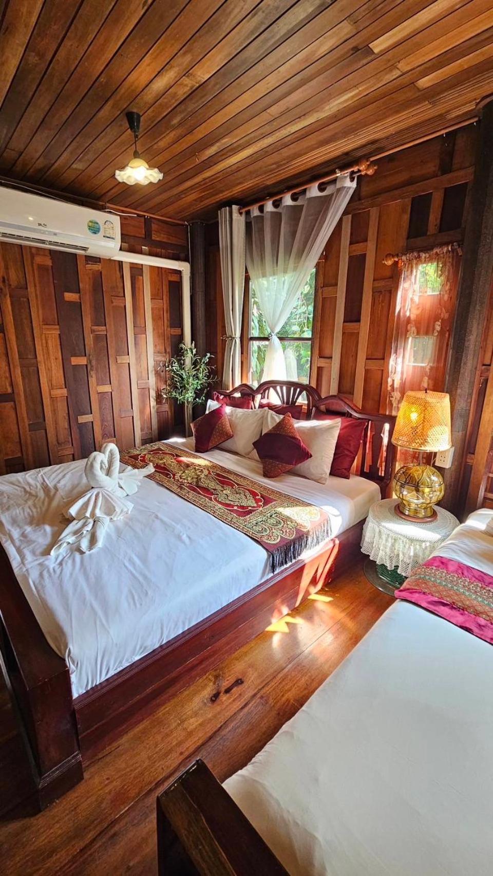 The Antique Riverside Resort Ban Pong  Luaran gambar