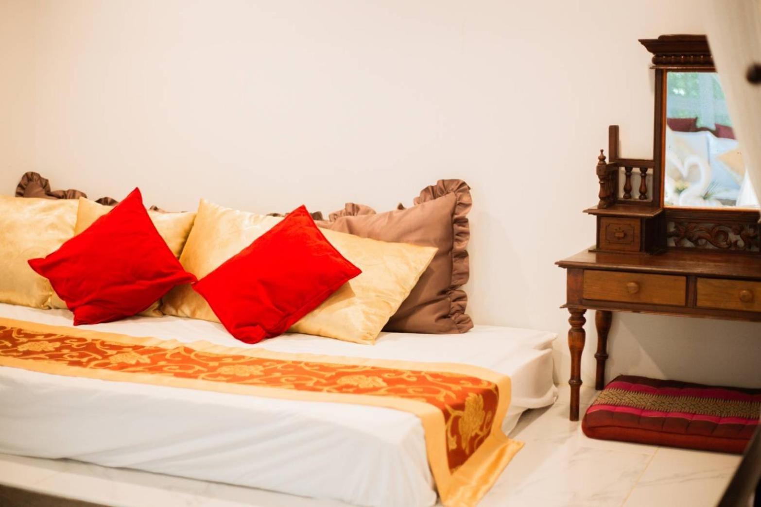 The Antique Riverside Resort Ban Pong  Luaran gambar