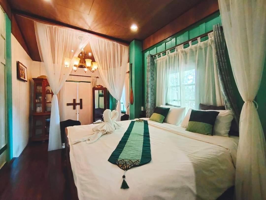 The Antique Riverside Resort Ban Pong  Luaran gambar