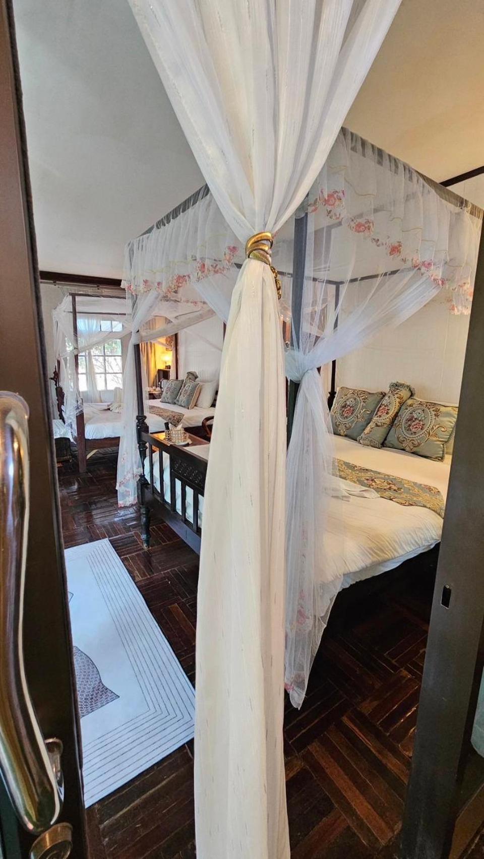 The Antique Riverside Resort Ban Pong  Luaran gambar
