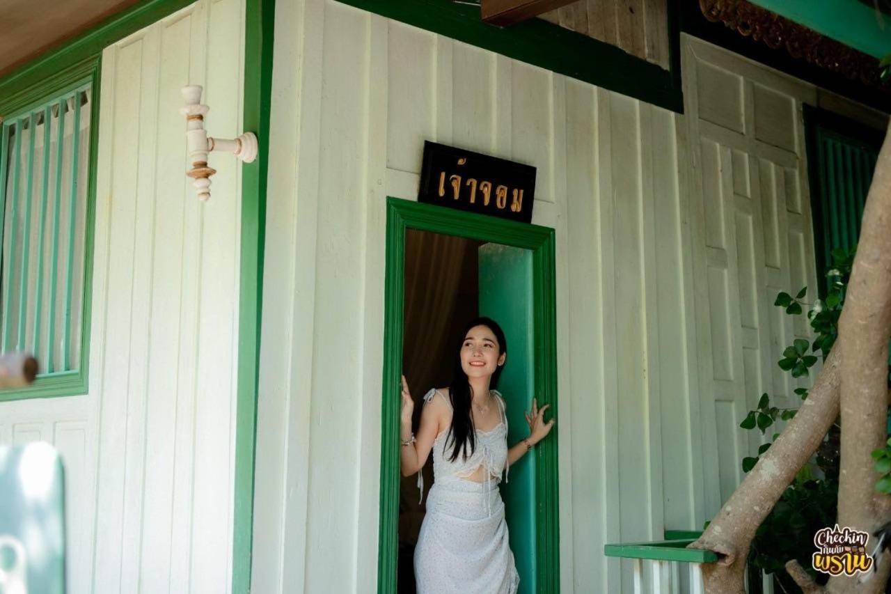 The Antique Riverside Resort Ban Pong  Luaran gambar