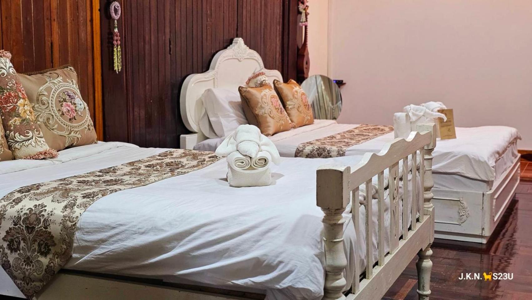 The Antique Riverside Resort Ban Pong  Luaran gambar