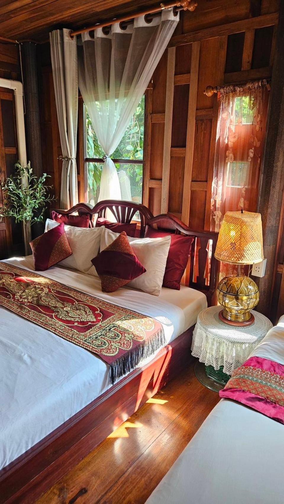 The Antique Riverside Resort Ban Pong  Luaran gambar