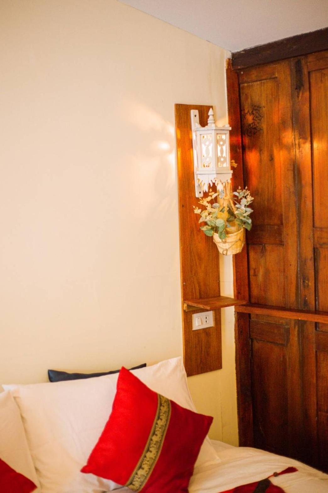 The Antique Riverside Resort Ban Pong  Luaran gambar